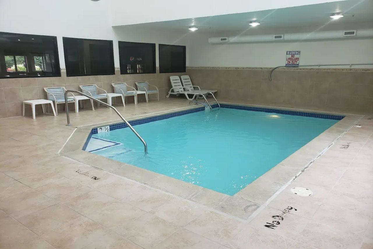 Comfort Suites Detroit/Warren Εξωτερικό φωτογραφία